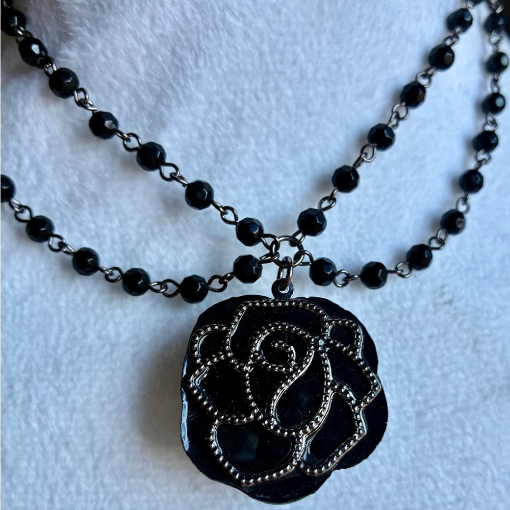 🌹Reversible Black Carved Rose Pendant Healing Hematite Necklace - Picture 3 of 8